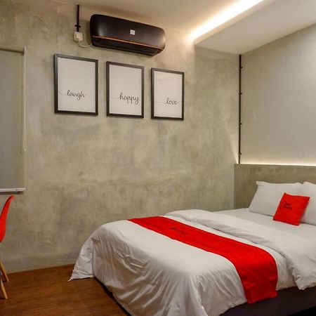 Reddoorz Plus Near Kawasan Sam Poo Kong Семаранг Экстерьер фото